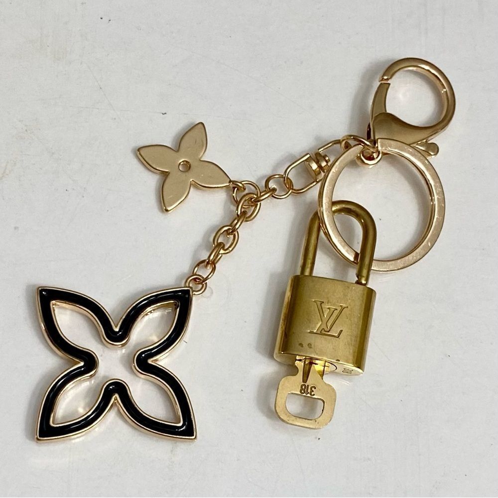 LOUIS VUITTON LOCK AND KEY 🔐 ON GOLD TONE KEYCHAIN #13-318